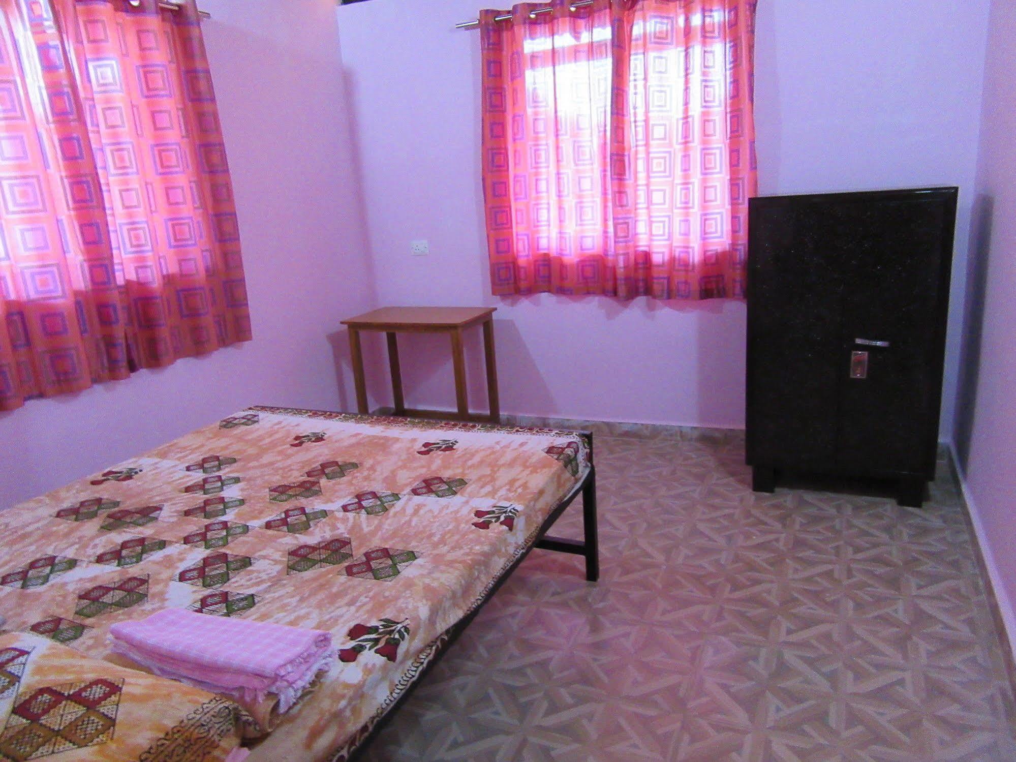 Mandrem Beach Guest House Goa Екстер'єр фото