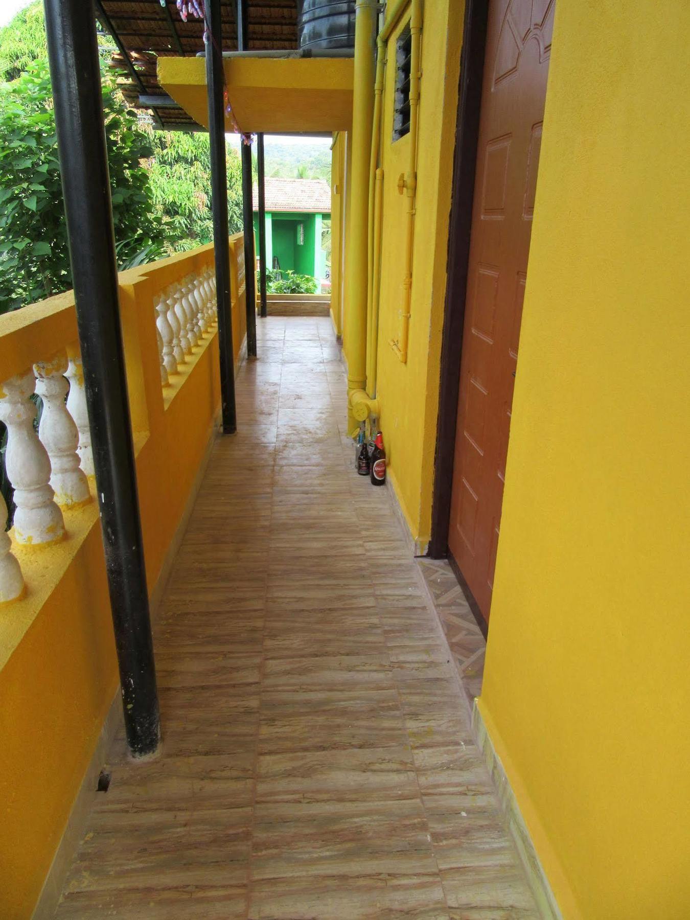 Mandrem Beach Guest House Goa Екстер'єр фото