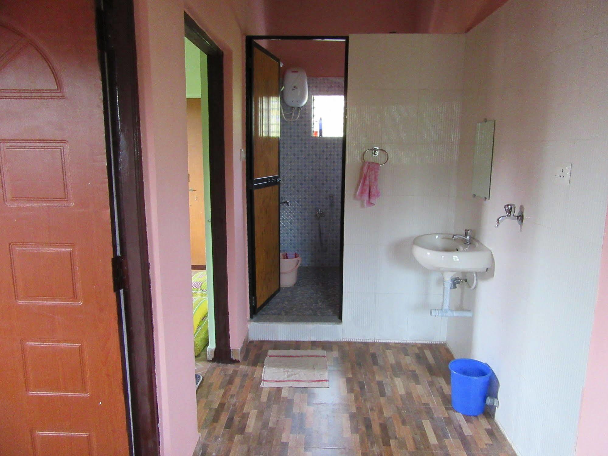 Mandrem Beach Guest House Goa Екстер'єр фото